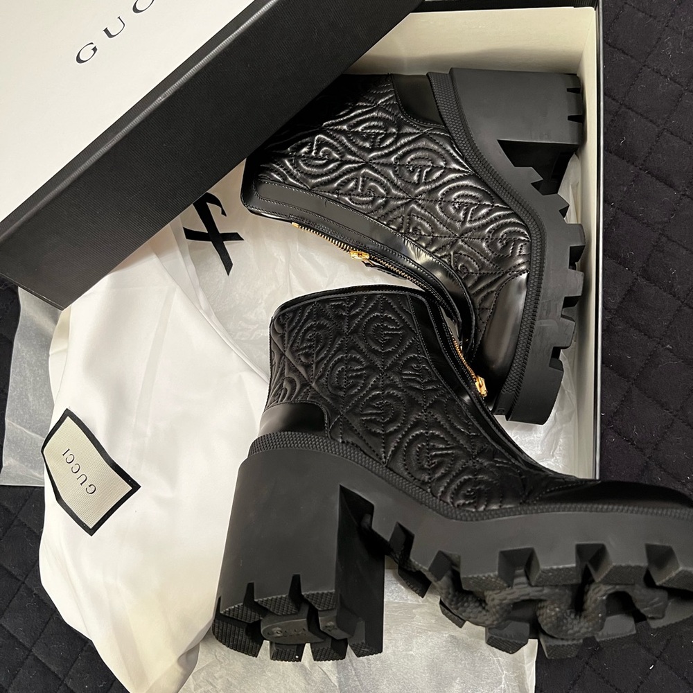 Never worn Gucci Boots - Rhombus Leather Black (Womens)